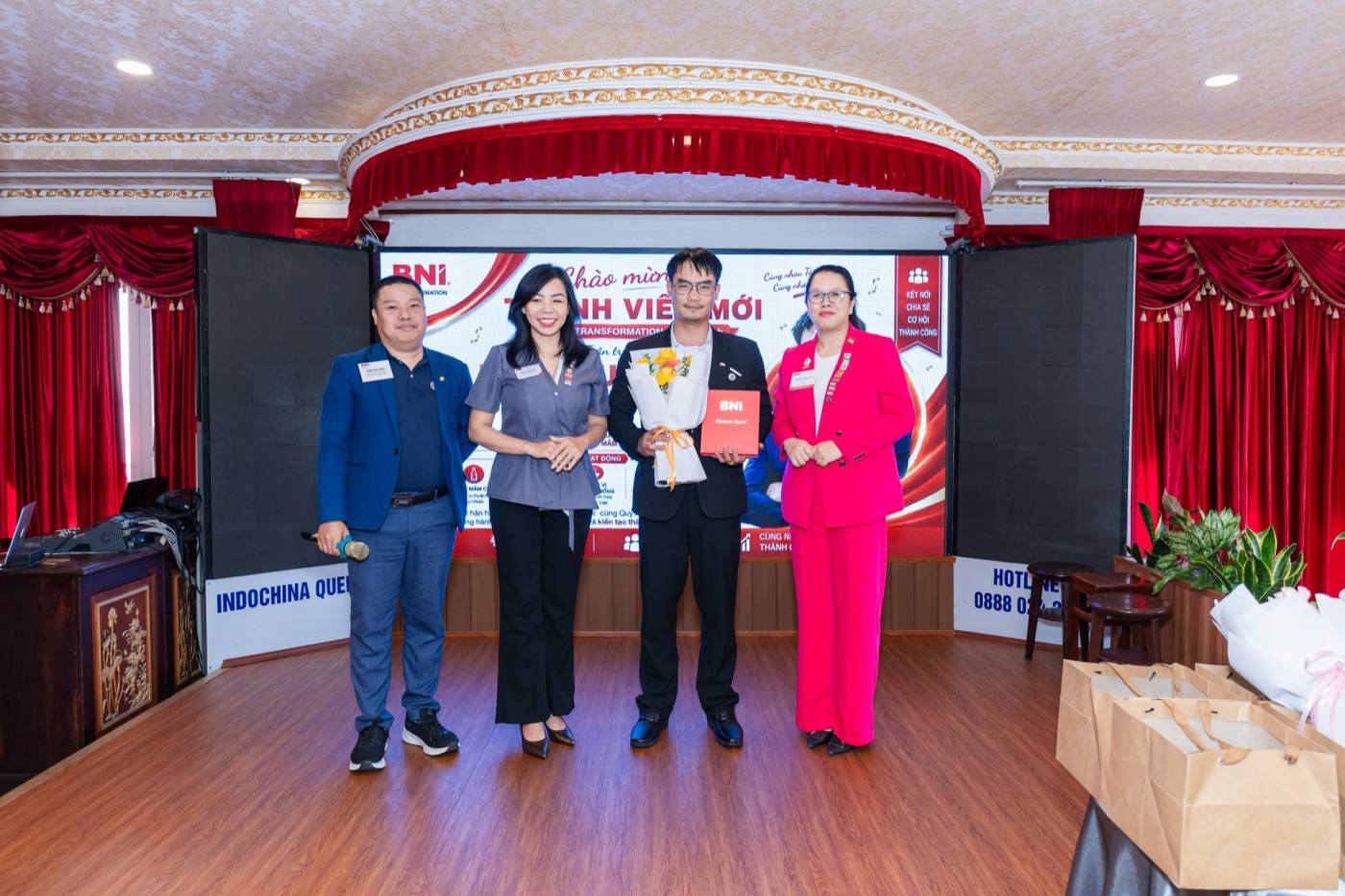 Lễ chào mừng thành viên