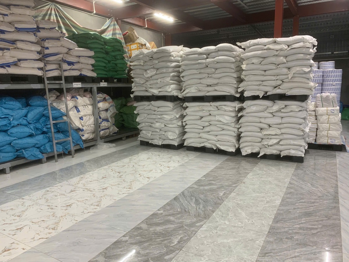 Hàng xếp pallet sẵn sàng xuất